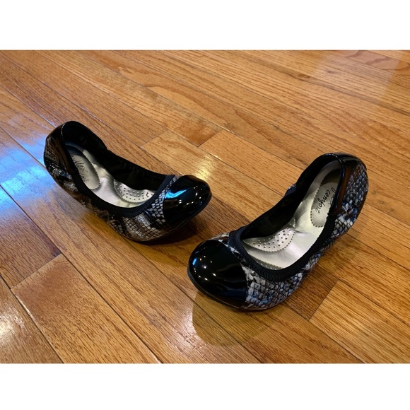 dexflex comfort Shoes - Dexflex Snake Print Claire Scrunch Flats dexflex comfort Shoes - Dexflex Snake Print Claire Scrunch Flats